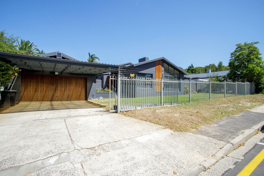 4 Bedroom Property for Sale in Loevenstein Western Cape